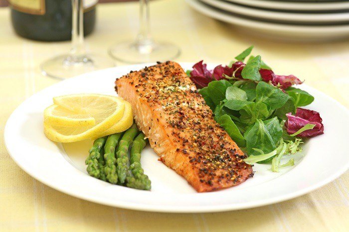 how long does cooked salmon last in the fridge